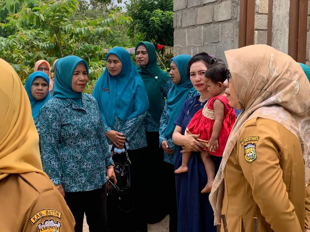 Ketua TP PKK dan Ketua DWP Buton Kunjungi Lokus Stunting di Desa Sampuabalo