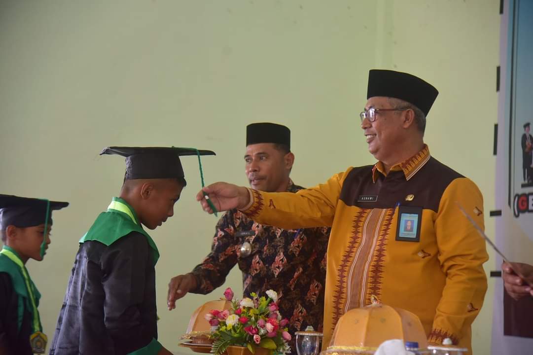 Sekda Buton Hadiri Wisuda Santri TPQ Se-Kecamatan Wabula