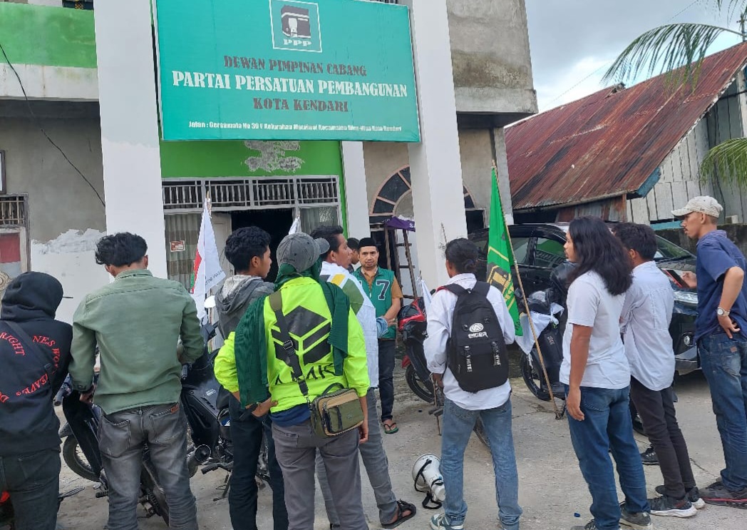 Kecewa Dengan Rekomendasi Pilwalkot Kendari, Kantor DPC PPP Digeruduk Tiga Sayap Partai
