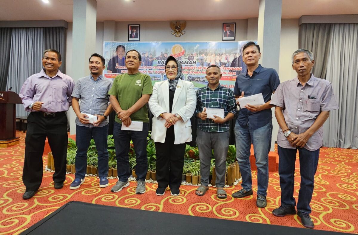 Tina Nur Alam Beri Hadiah Atlet Tenes Butur Rp 51 Juta
