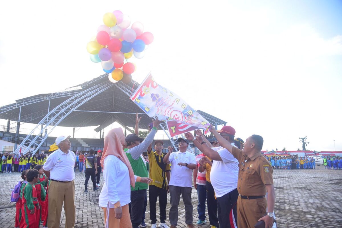 Semarakkan HUT RI Ke - 79, Sekda Buton Buka Lomba Gebyar Merah Putih