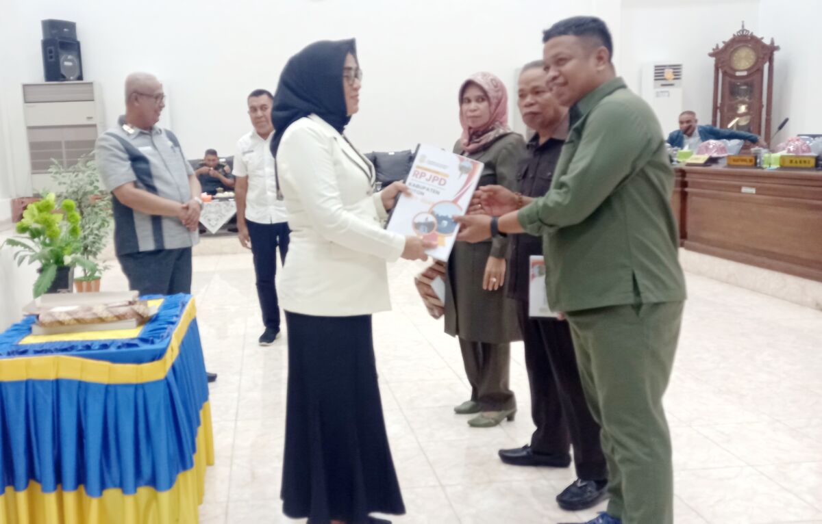 Pemkab Serahkan Raperda RPJPD Kabupaten Buton 2025-2045 ke DPRD Pemkab Serahkan Raperda RPJPD Kabupaten Buton 2025-2045 ke DPRD