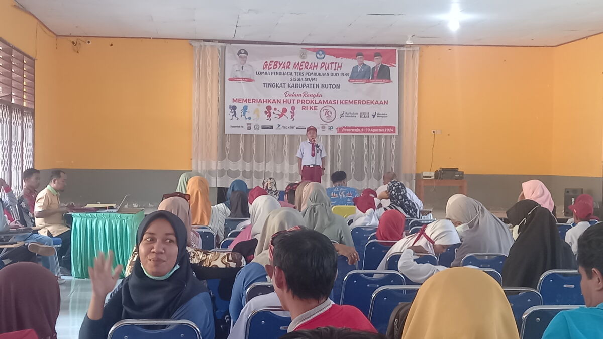 Antusias Warga Nonton Lomba Gebyar Merah Putih Antusias Warga Nonton Lomba Gebyar Merah Putih