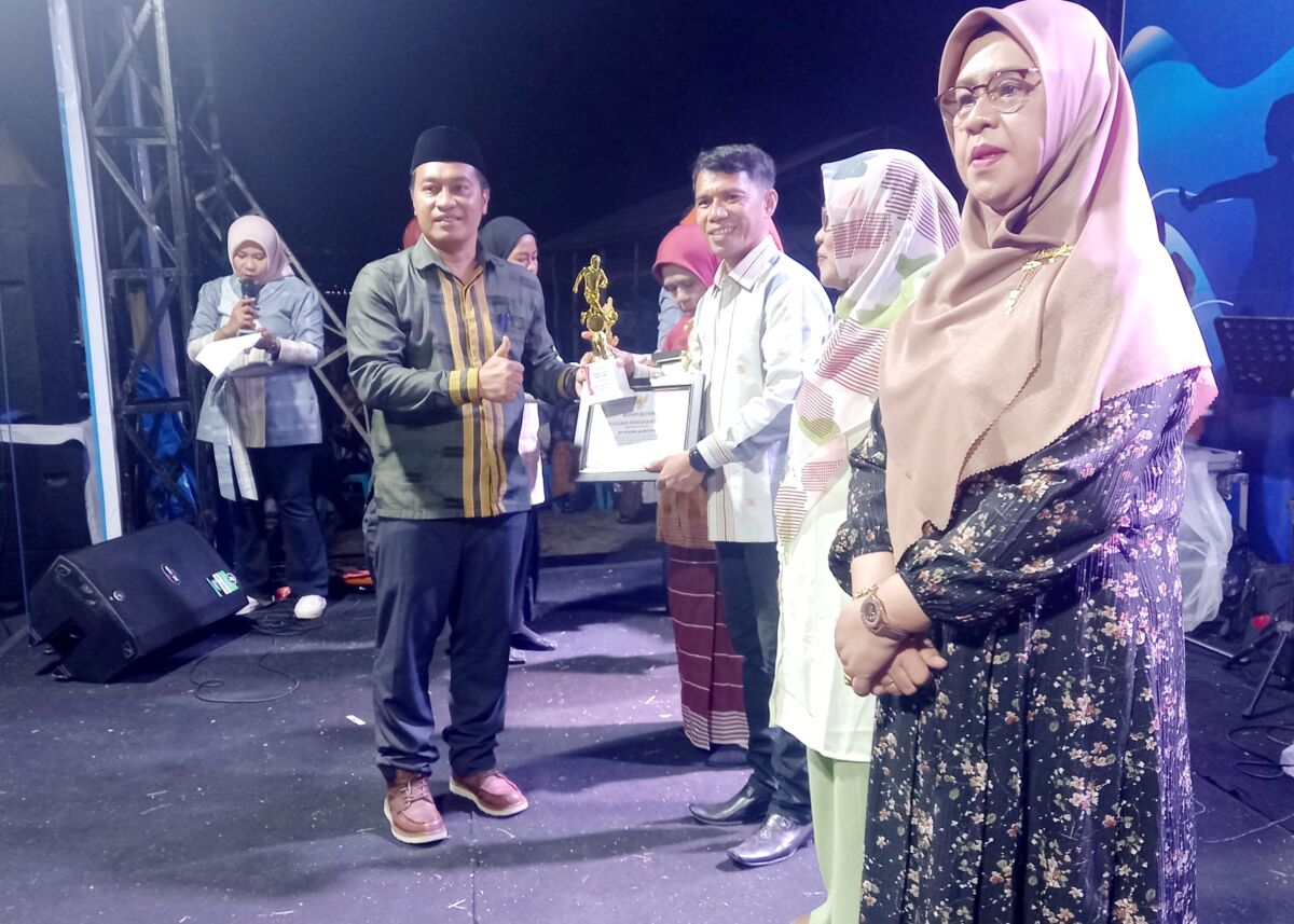 Sekda Tutup Festival Teluk Pasarwajo Sekda Tutup Festival Teluk Pasarwajo