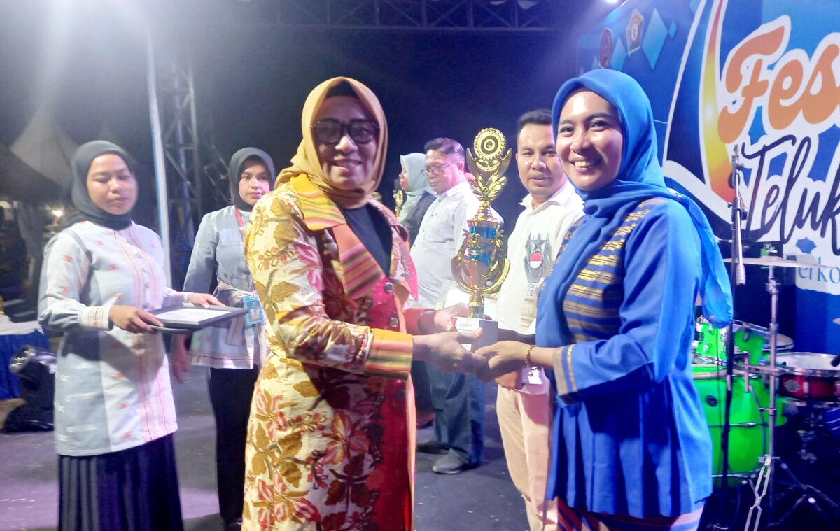 Sekda Tutup Festival Teluk Pasarwajo Sekda Tutup Festival Teluk Pasarwajo