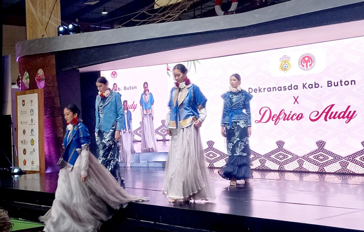 Fashion Show Kriyanusa 2024 di Jakarta, Buton Tampilkan Tenunan Wabula