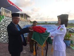 Sekda Buton Pimpin Upacara Penurunan Bendera HUT ke-79 RI