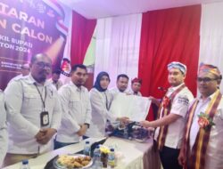 Diusung Tiga Parpol, Alvin-Sarifudin (AS) Diantar Ribuan Massa di KPUD