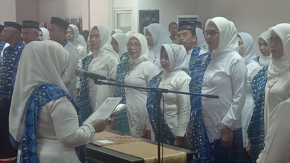Ketua BKMT Sultra Lantik Pengurus BKMT Buton Periode 2023 - 2028
