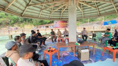 Jelang Pilkada, Kapolres Buton Sambangi Masyarakat Wawoangi Busel