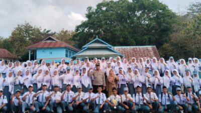 Wujudkan Millenial Cerdas, Kapolsek Sampolawa Kunjungi SMA Negeri 1 Sampolawa