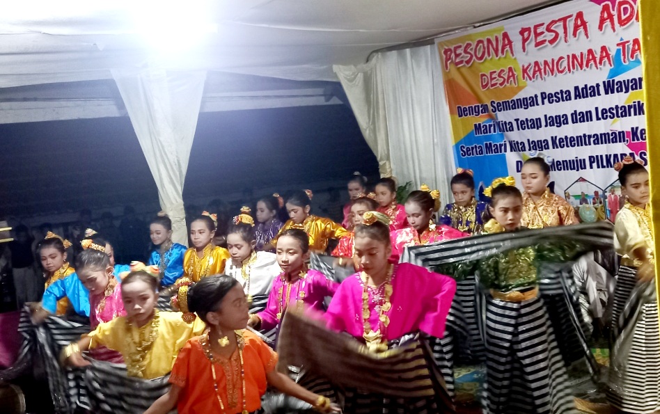 Masyarakat Desa Kancinaa Gelar Pesta Adat Wayaro