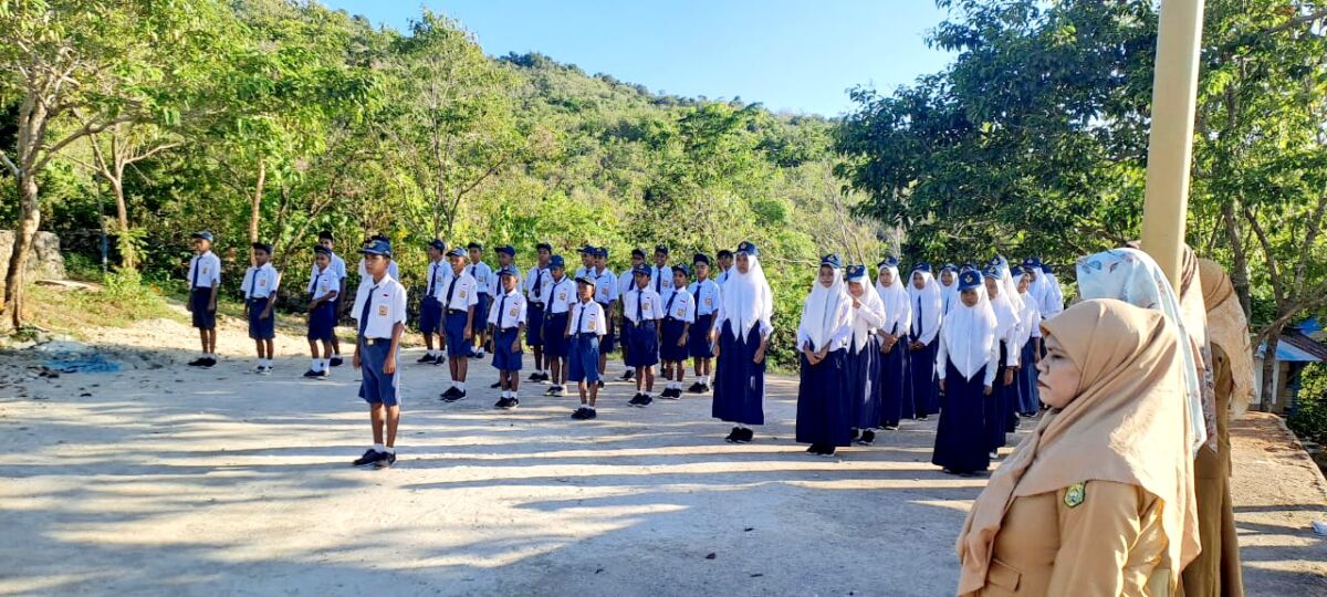 Cegah Bullyng dan Narkoba Bhabinkamtibmas Wabula Berikan Pembinaan di SMPN 39 Buton Cegah Bullyng dan Narkoba Bhabinkamtibmas Wabula Berikan Pembinaan di SMPN 39 Buton