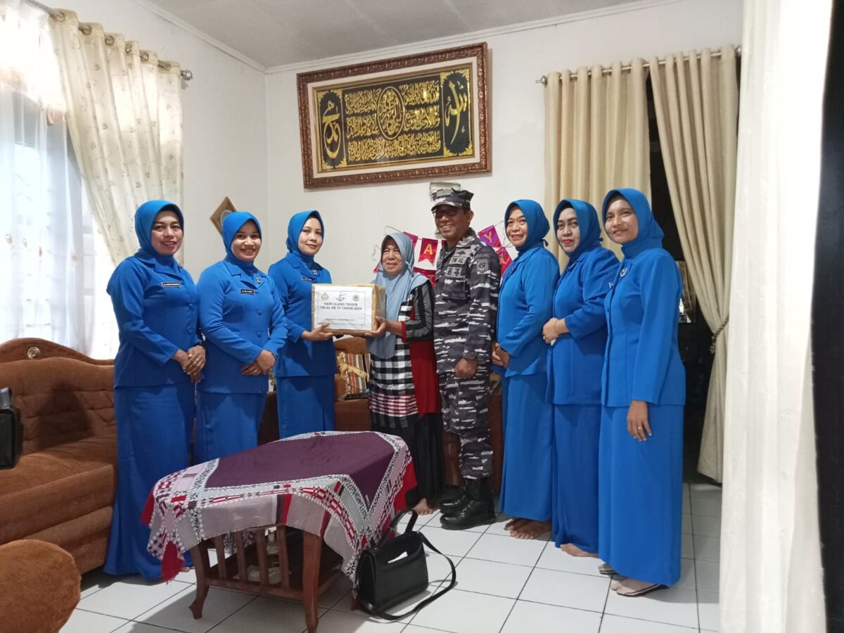Peringati HUT TNI AL Ke 79, Pos TNI AL Baubau Anjangsana ke Purnawirawan
