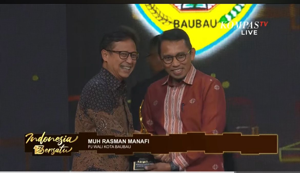 Peduli Stunting, Pj Walikota Baubau Terima Penghargaan dari Kompas TV