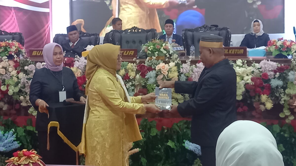 Pj Bupati Buton Hadiri Pelantikan Anggota DPRD Buton Pj Bupati Buton Hadiri Pelantikan Anggota DPRD Buton
