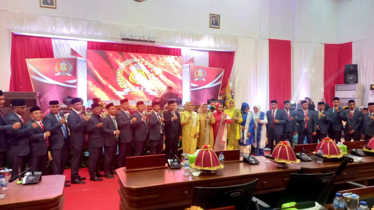 Pj Bupati Buton Hadiri Pelantikan Anggota DPRD Buton Pj Bupati Buton Hadiri Pelantikan Anggota DPRD Buton