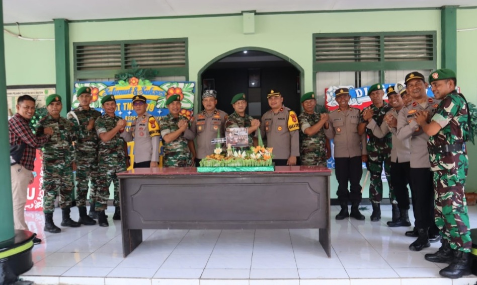 Hari Jadi TNI ke-79 Polres Beri Kejutan Kepada TNI di Buton
