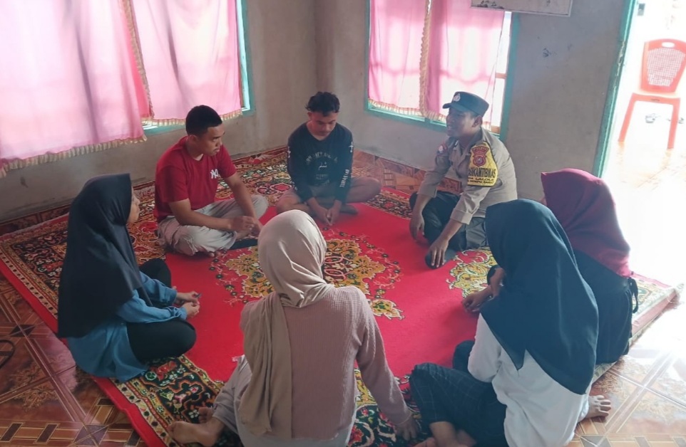 Jelang Pilkada Serentak, Bhabinkamtibmas Polsek Siompu Gencar Sosialisasi Kamtibmas