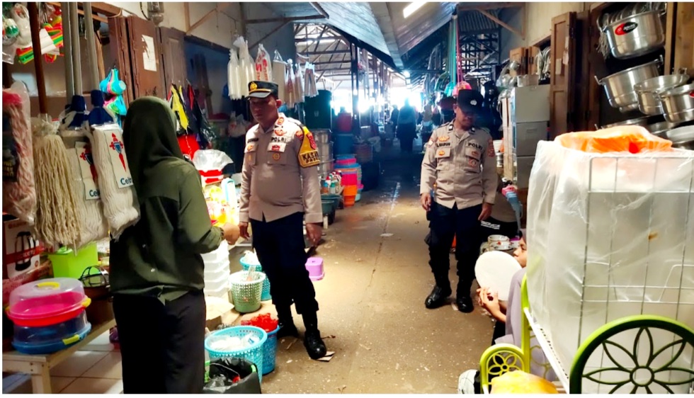 Jelang Pilkada 2024, Binmas Polres Buton Sampaikan Pesan Kamtibmas di Pasar