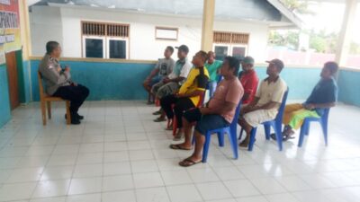 Jelang Pilkada, Bhabinkamtibmas Kapontori Sosialisasi ke Warga