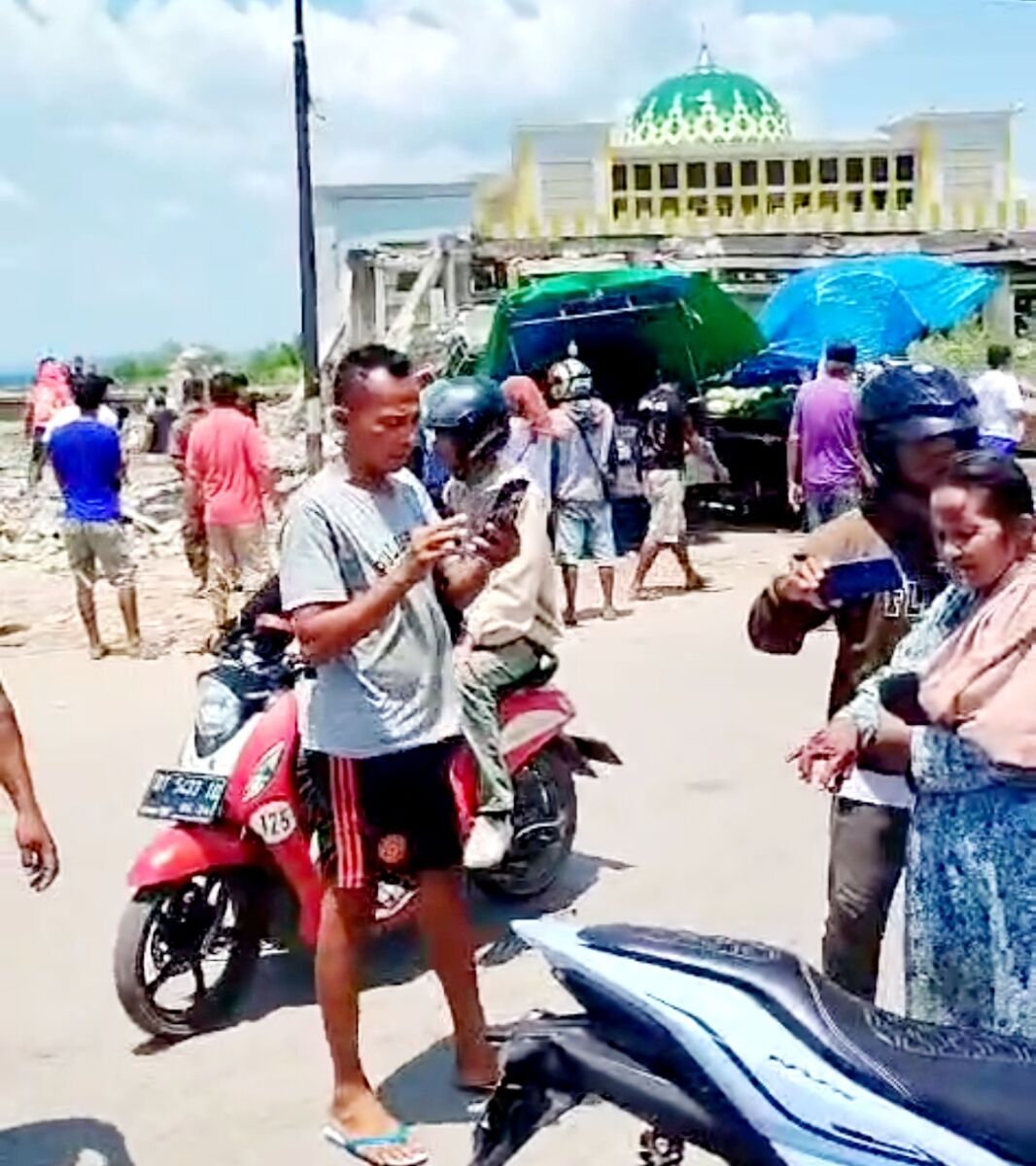 Bangunan Samping Islamic Center Baubau Roboh