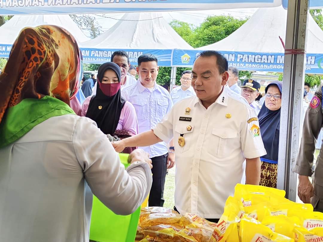 Pj. Gubernur Sultra Resmi Membuka Gerakan Pangan Murah Serentak se-Sultra