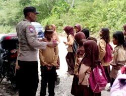 Kanit Binmas Polsek Lasalimu Edukasi Murid Sekolah Dasar