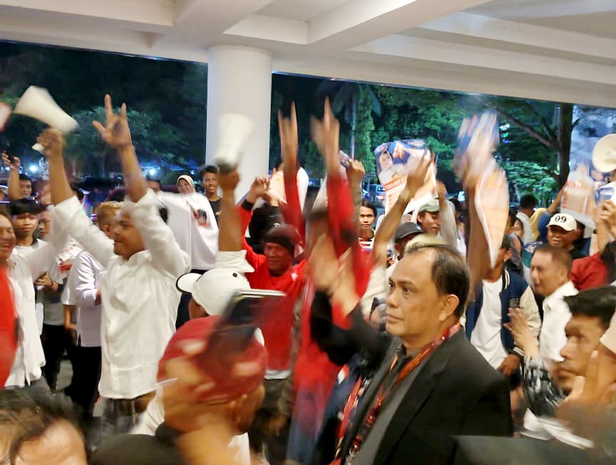 Debat Terakhir Ratusan Militan Tina Ihsan Banjiri Hotel Claro