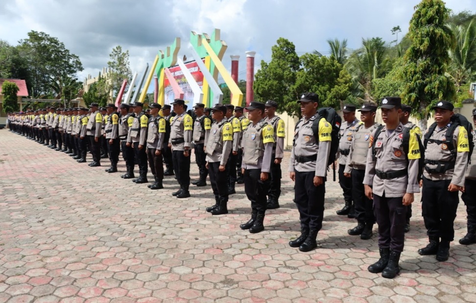 Polisi Amankan 352 TPS di Buton dan Busel