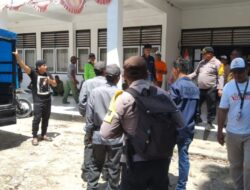Polisi Kawal Pendistribusian Kotak Suara ke TPS
