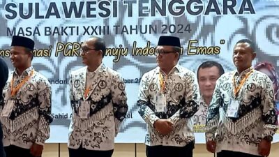 PGRI Kota Baubau Terima Penghargaan Saat Konfrensi PGRI