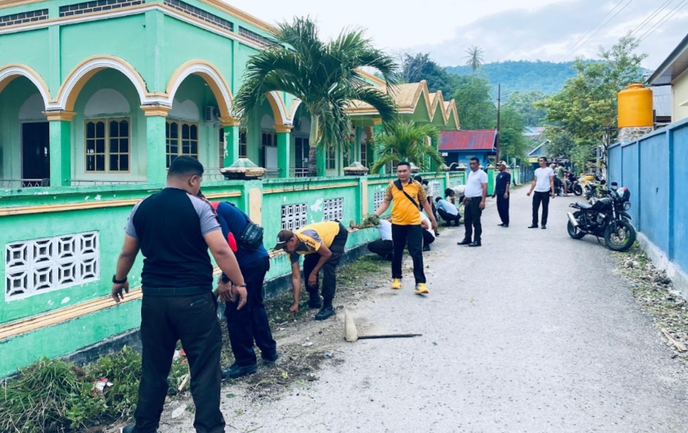 HUT Satpam ke-44 Polres Buton Gelar Bakti Sosial
