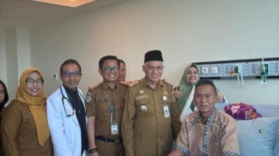 Sekda Sultra Kunjungi Pasien Operasi Jantung di RS Oputa Yi Koo