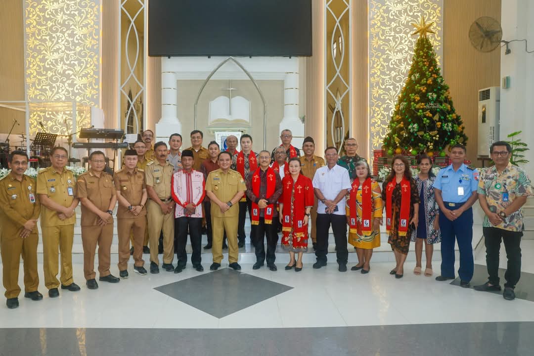 Tinjau Gereja di Kendari, Pj Gubernur : Selamat Memperingati Hari Kelahiran Yesus Kristus
