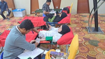 Perkuat Silaturahmi, Alumni Tahun 2003 SMAN 4 Kendari Gelar Reuni dan Bakti Sosial