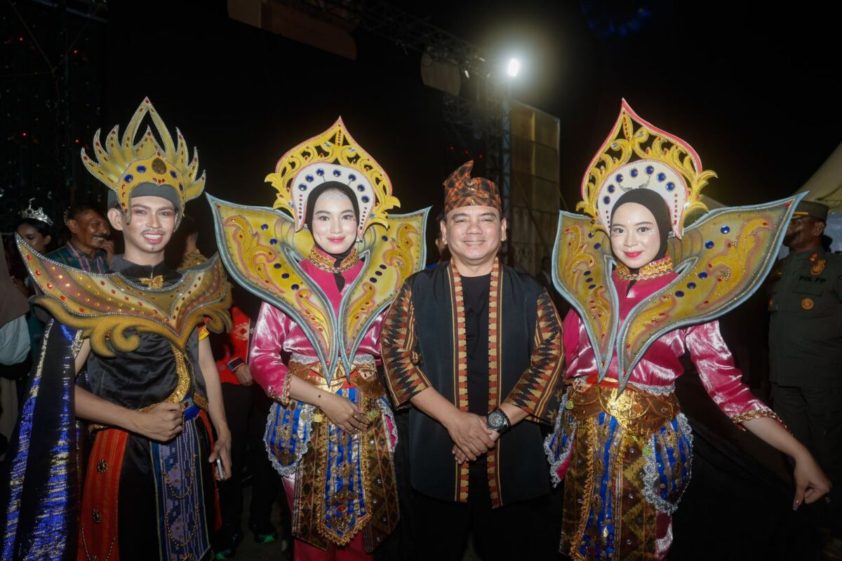 Pemprov Gelar Sultra Tenun Karnaval 2024 Pemprov Gelar Sultra Tenun Karnaval 2024