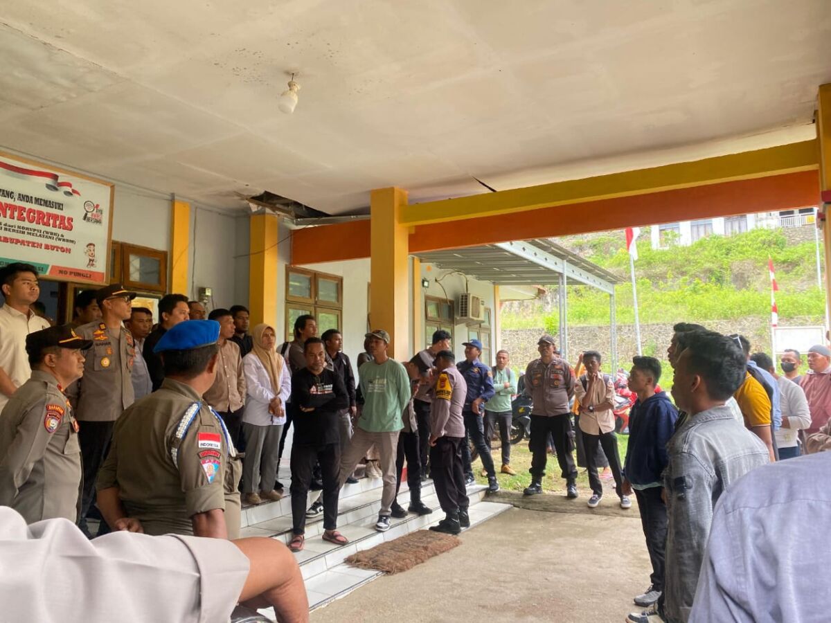 OTT Kancinaa Belum di Proses, Bawaslu Buton di Demo