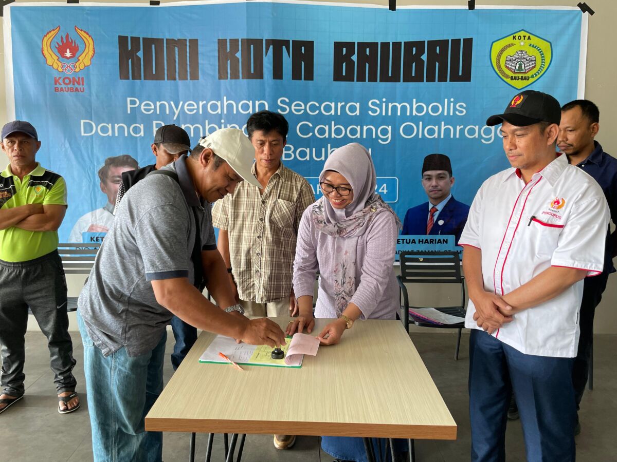 KONI Baubau Salurkan Dana Pembinaan kepada 20 Cabor