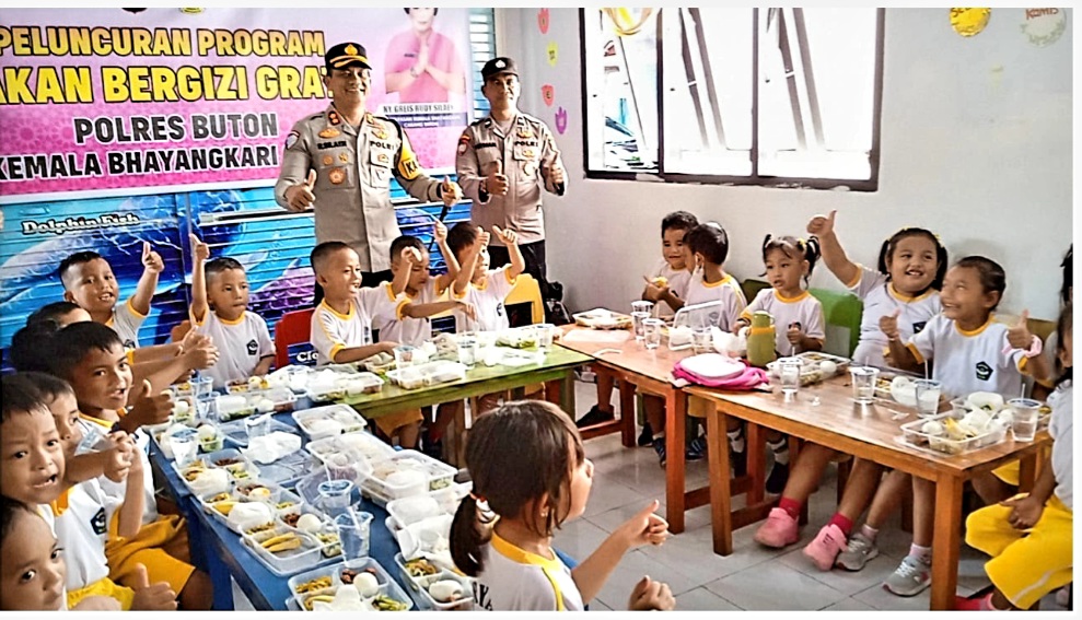 Kapolres Buton Salurkan Makanan Bergizi ke Siswa TK Kemala Bhayangkari