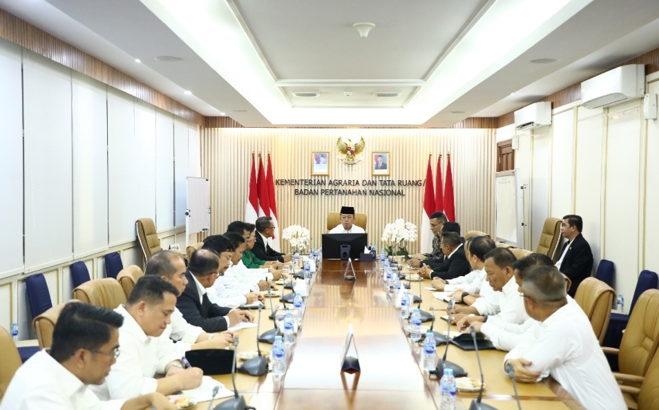 Mentri ATR/BPN Beri Pengarahan kepada 15 Kepala Kantor Wilayah BPN Provinsi yang baru dilantik.