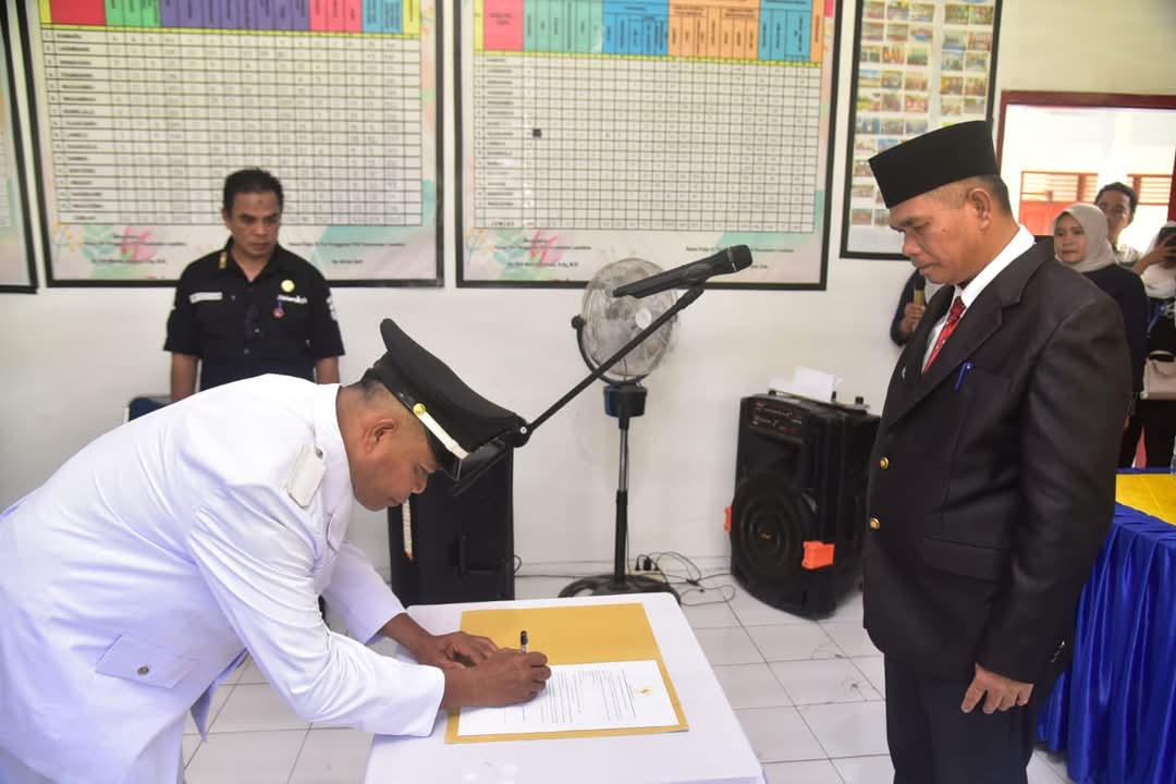 Pj Bupati Lantik Pj Kepala Desa Togomangura