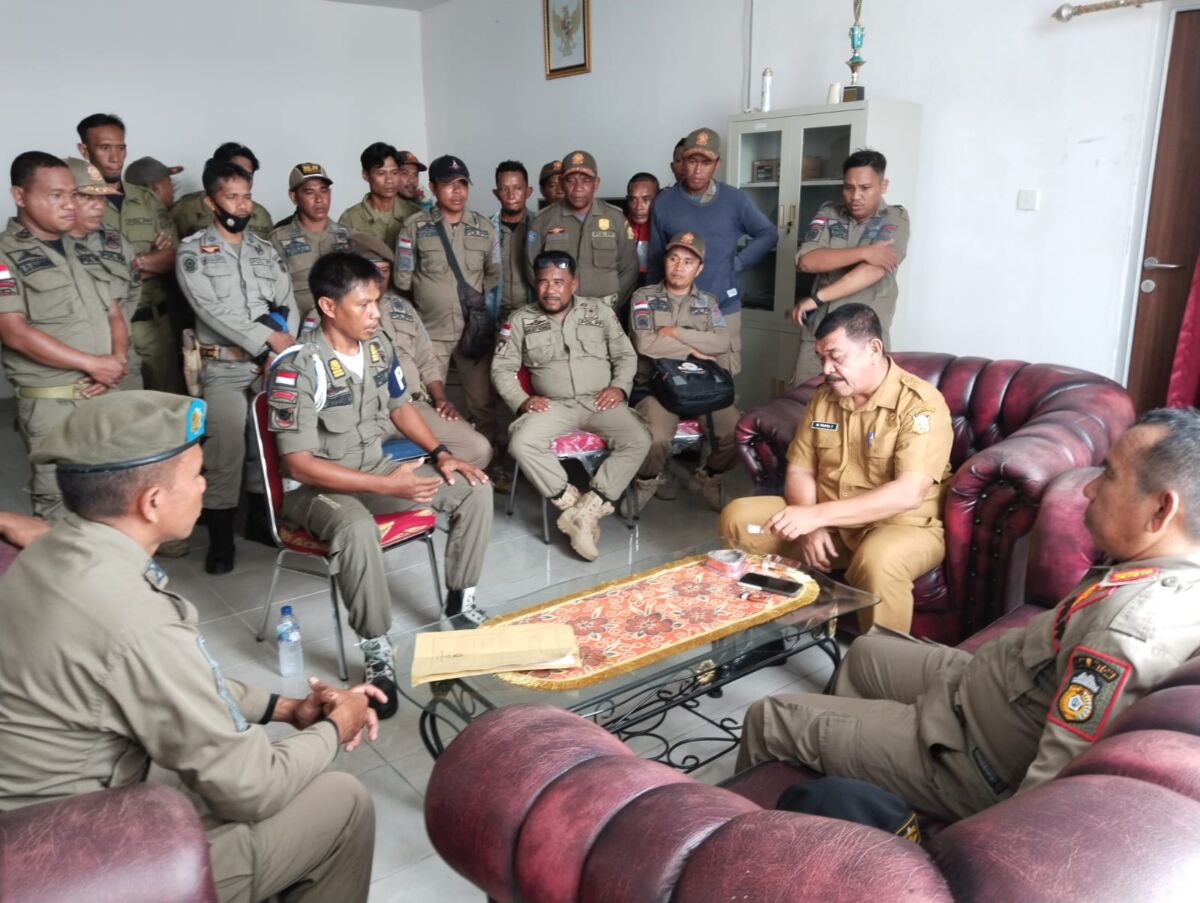 Honorer Siluman Diduga Lolos PPPK 2024, Pol PP Geruduk Kantor BPKSDM Buton