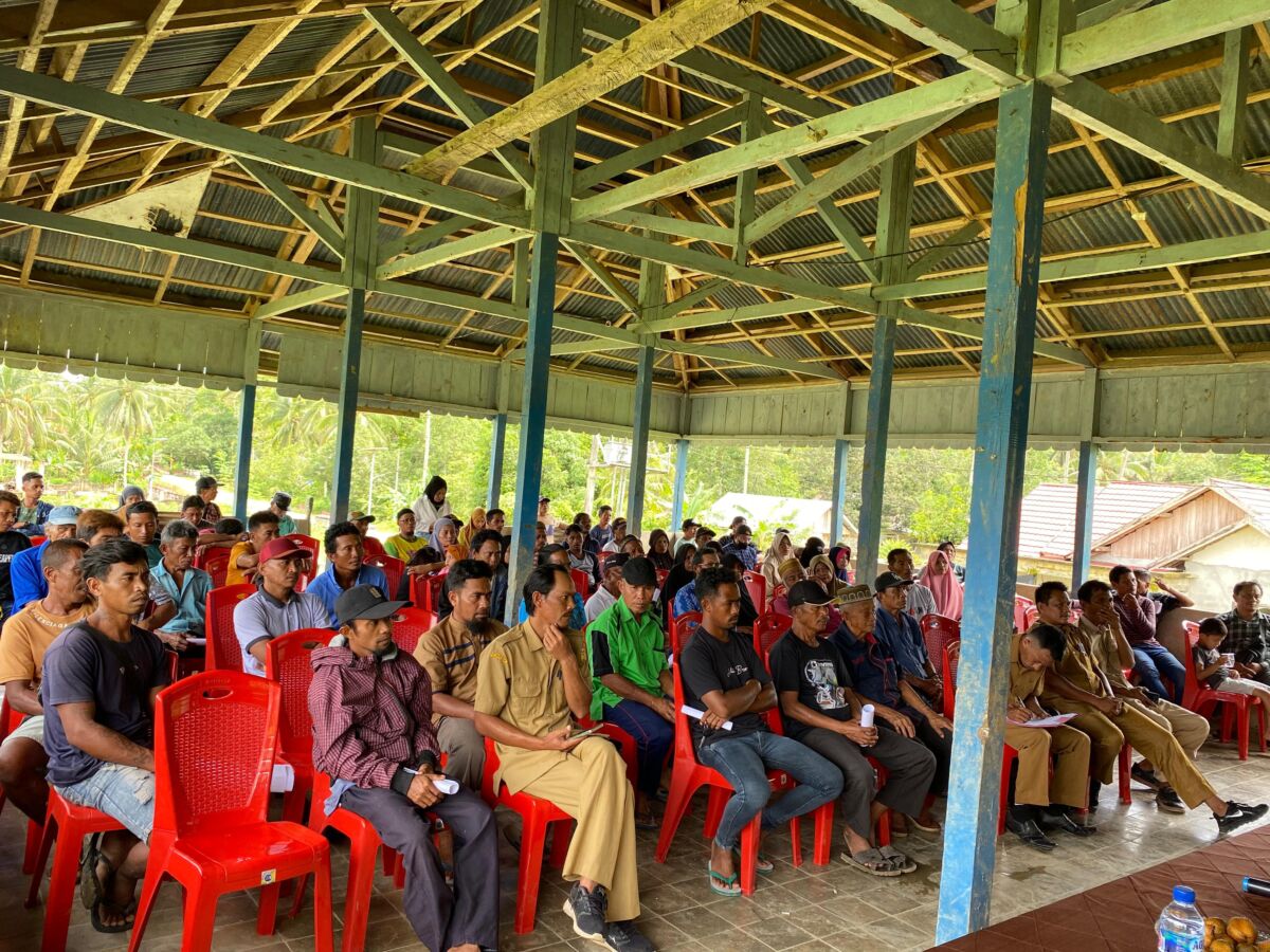 Ratusan Warga Desa Siotapina Ikuti Sosialisasi PTSL Ratusan Warga Desa Siotapina Ikuti Sosialisasi PTSL