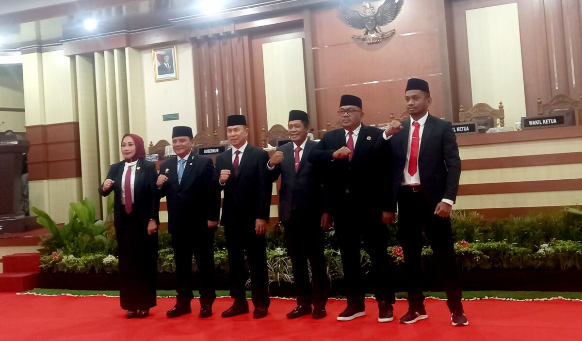 DPRD Sultra Gelar Rapat Paripurna Penetapan Andi Sumangerukka - Ir Hugua sebagai Gubernur dan Wakil Gubernur Sultra 2025-2030