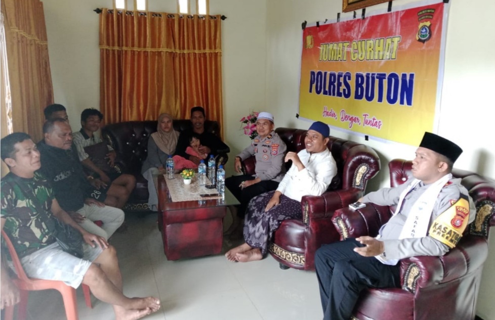 Hadir Ditengah Warga, Kasat Binmas Polres Buton Dengarkan Keluhan Warga Desa Warinta