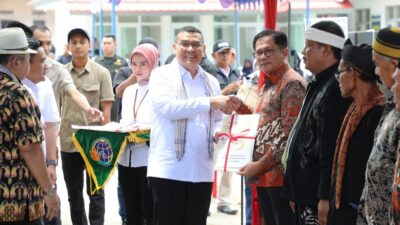 Serahkan 1.641 Sertipikat Redistribusi Tanah di Kabupaten Majalengka