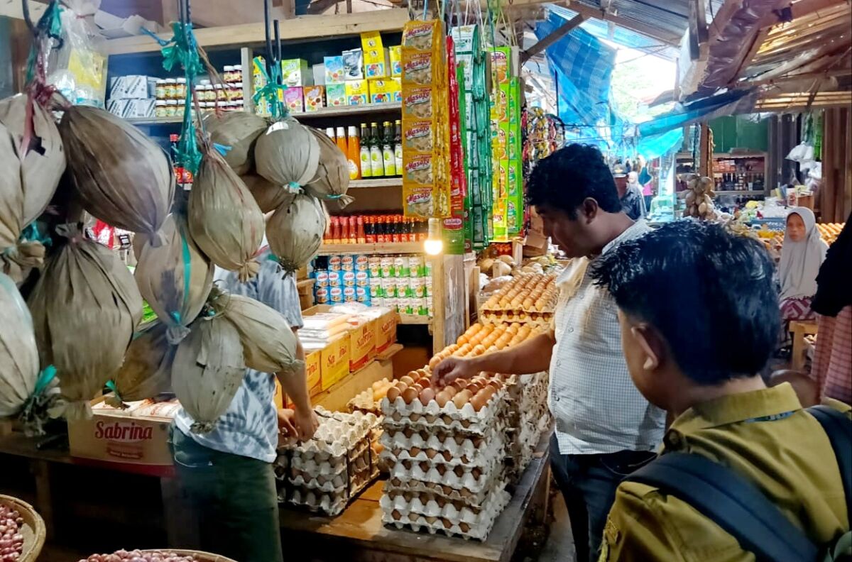 Polres Buton dan Pemda Buton Gelar Operasi Pasar, Kasat Intelkam :"Harga Stabil" Polres Buton dan Pemda Buton Gelar Operasi Pasar, Kasat Intelkam :"Harga Stabil"