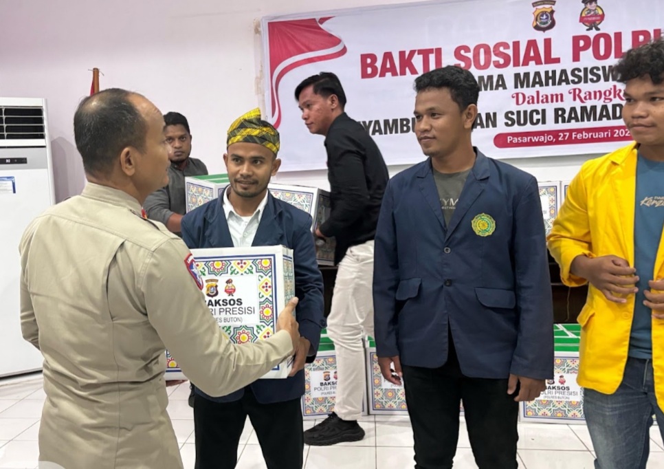 Jelang Ramadhan Polres Buton Gelar Baksos Polri Presisi Bersama Mahasiswa Dan OKP