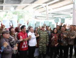 Nusron Wahid Serahkan 965 Sertipikat Hasil Konsolidasi Tanah di Semarang